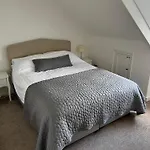 Large Modern Maisonette With Parking