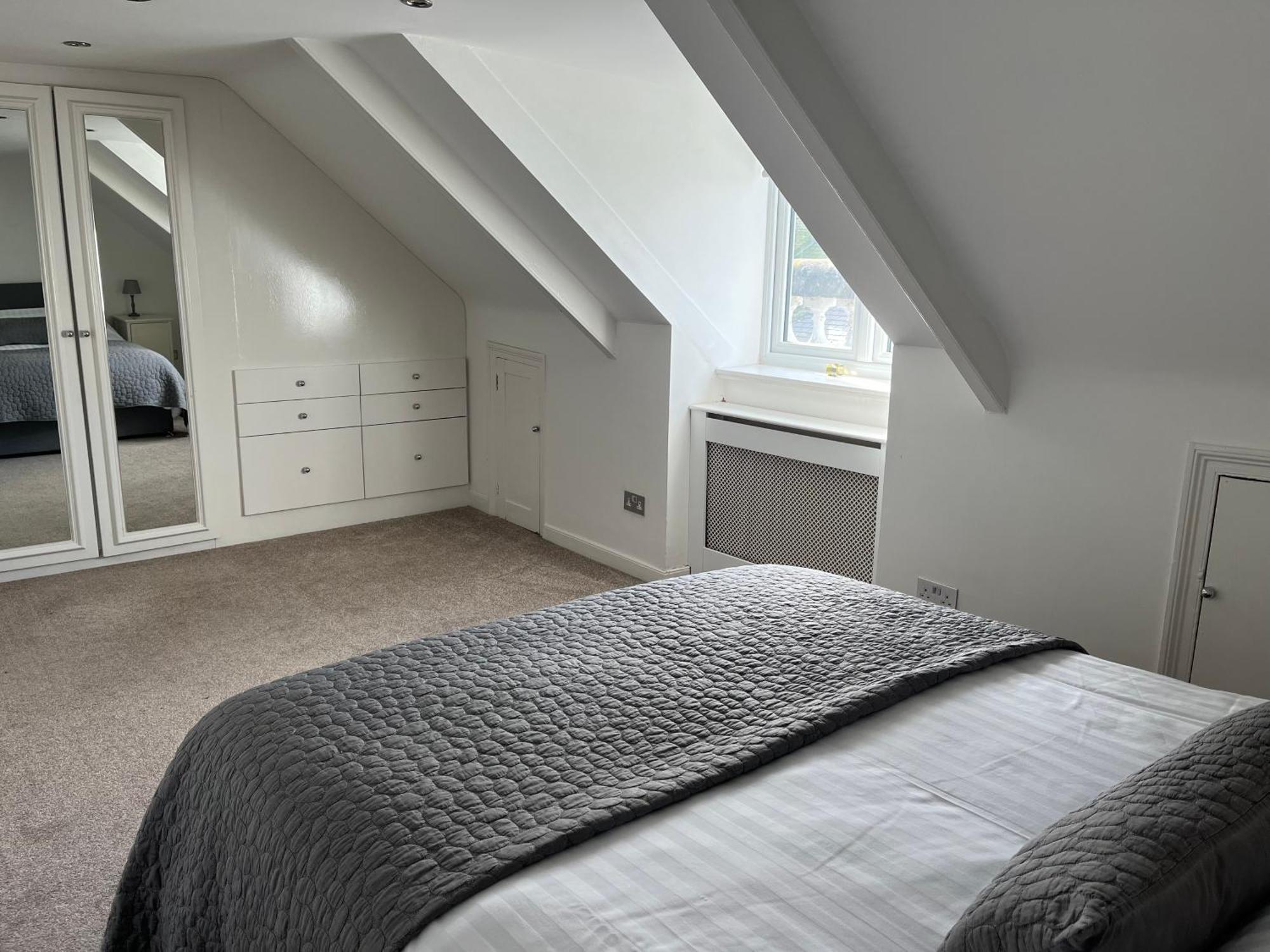 Large Modern Maisonette With Parking * Plymouth