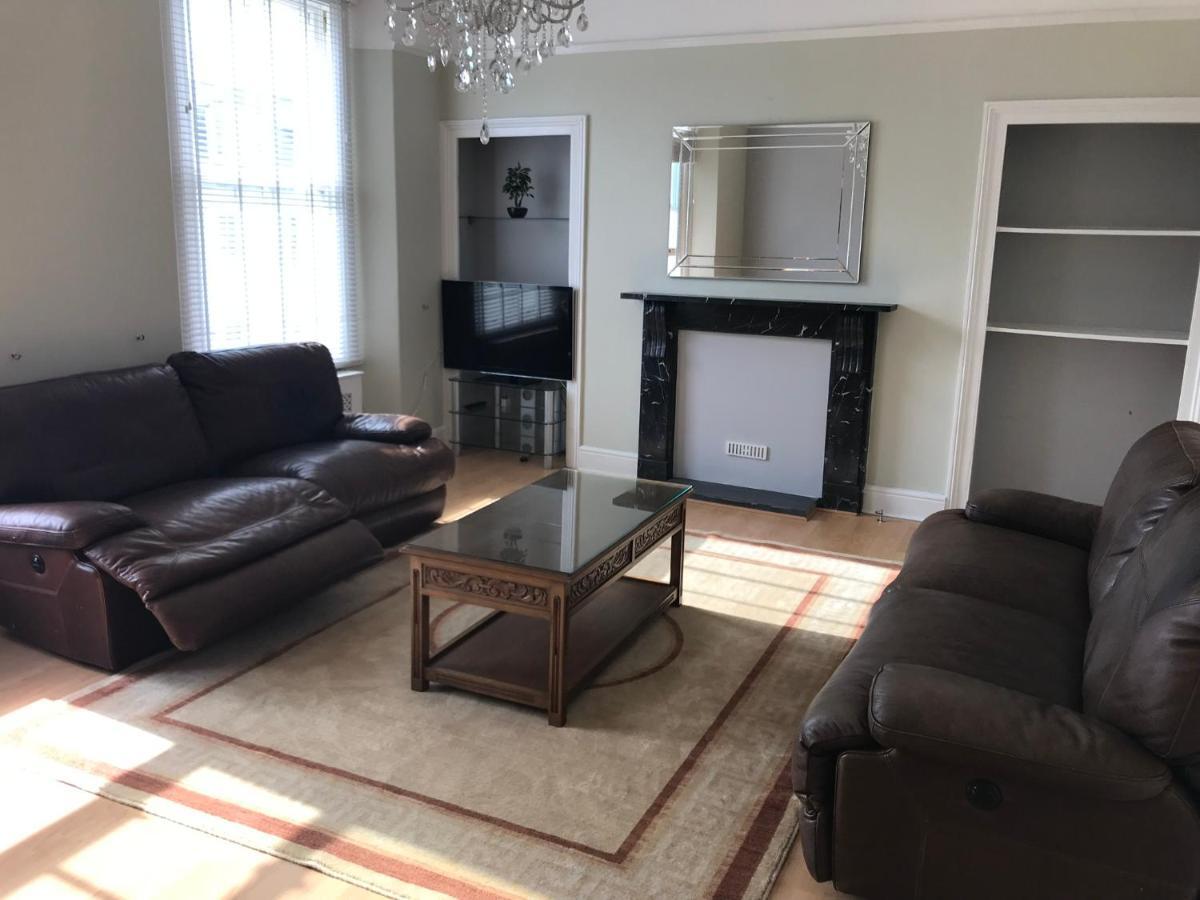 Apartment Large Modern Maisonette With Parking
